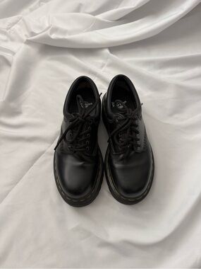 Women’s DR. MARTENS Leather Platform Oxfords Size 6